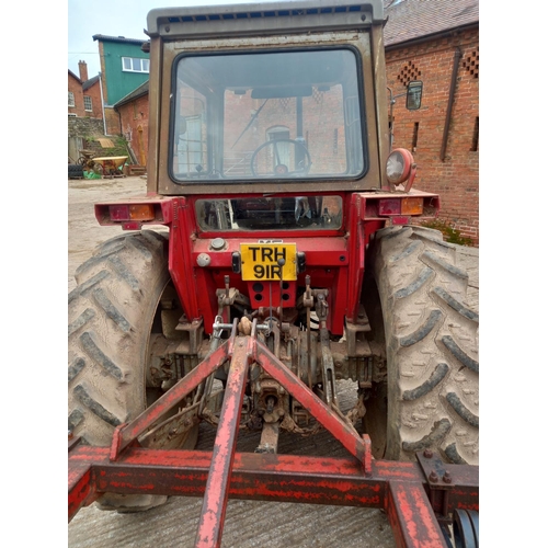 112 - Massey Ferguson 575 tractor. 4505hrs recorded, 8 speed. Reg. TRH 91R. V5 c/w operators manual, servi... 