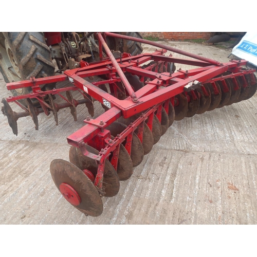 114 - Massey Ferguson 28 mounted discs, badged sn. 8679W83