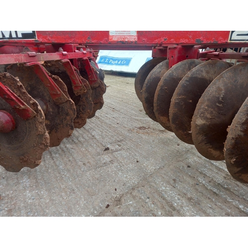 114 - Massey Ferguson 28 mounted discs, badged sn. 8679W83