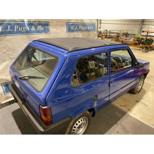 261 - Fiat Panda. 1994. 999cc. 65490 miles. Good bodywork, twin sun roof, 5 speed, new battery. Reg. M457 ... 