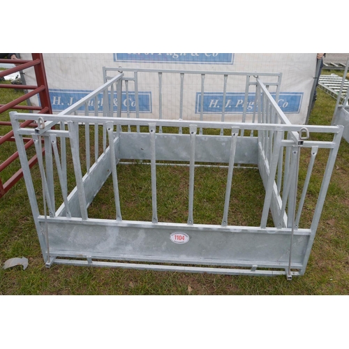 1104 - Galvanised sheep feeder 5x5'