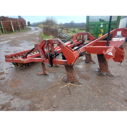 120 - Spaldings 3 leg flatlift with 5 cultivator tines and packer roller