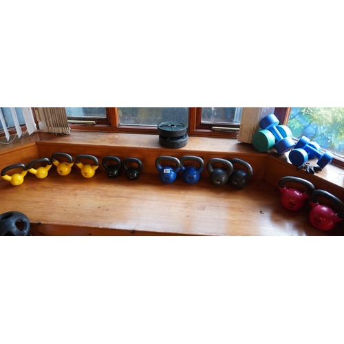 121 - 12- Assorted kettle bells and other weights