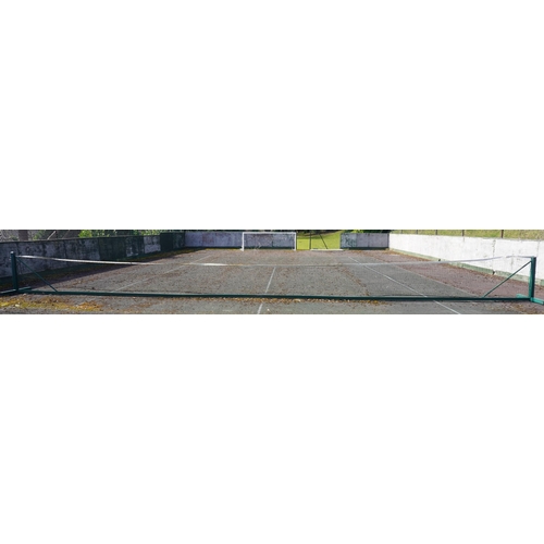 72 - Tennis net with metal frame