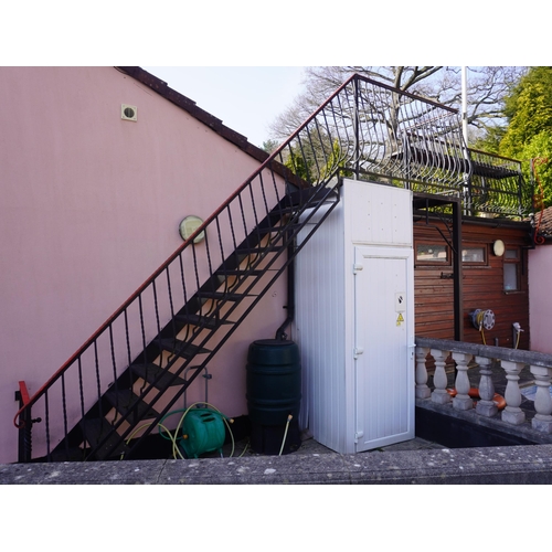 77 - Wrought iron railings approximately 30m long, 41