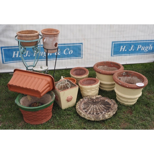 123 - Quantity of pots etc