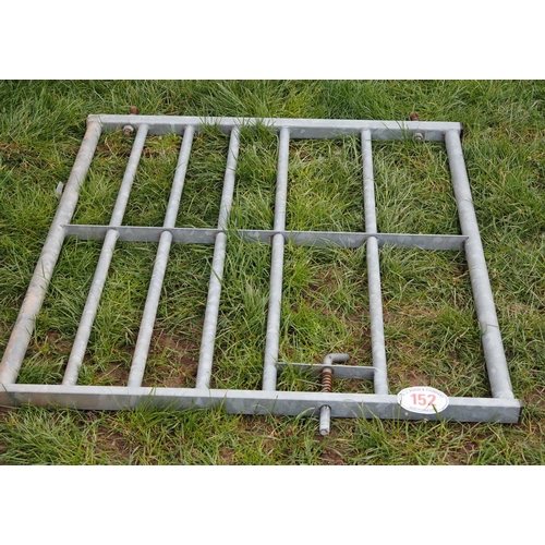 152 - Galvanised gate 4ft