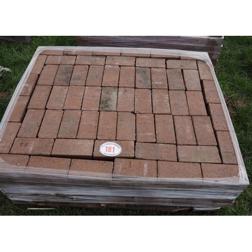 181 - Pallet pavers