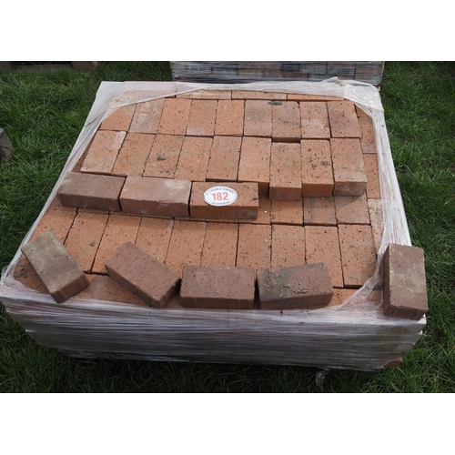 182 - Pallet pavers