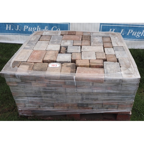 183 - Pallet pavers