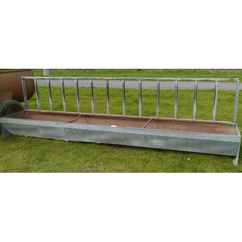 1319 - Cattle feed barrier manger 15ft