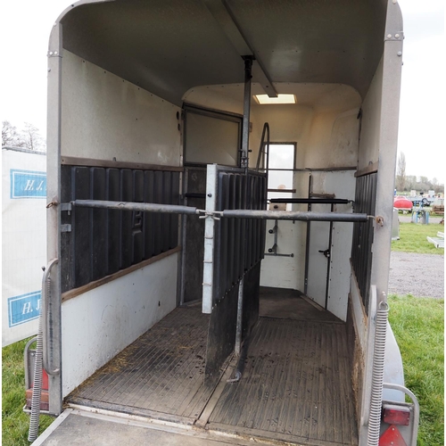 1324 - Bateson twin axle horse trailer