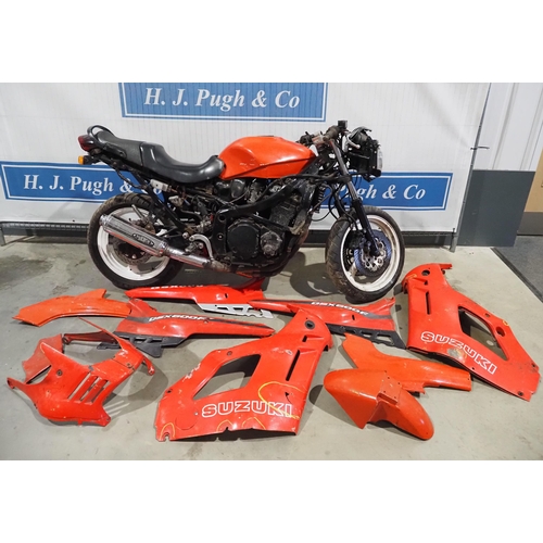 775 - Suzuki GSX600F motorcycle. 1990. 599cc. Declared Cat C 9/4/2009. New bushings, bearings, engine has ... 