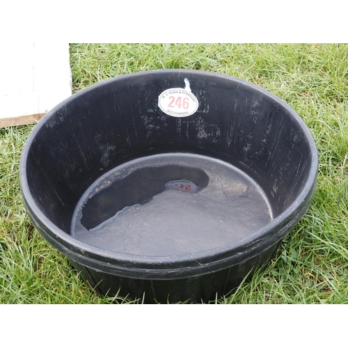 1358 - 2 Rubber trugs