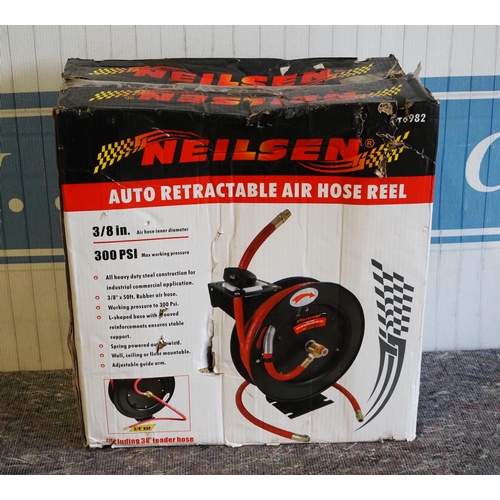 1370 - Auto retractable air hose reel, 50ft long