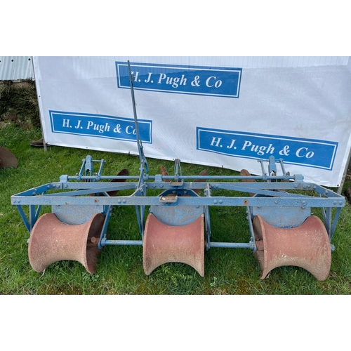 139 - Ransomes 3row potato planter