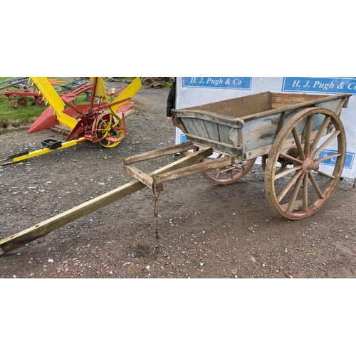 178 - Horse drawn turnip cutting cart