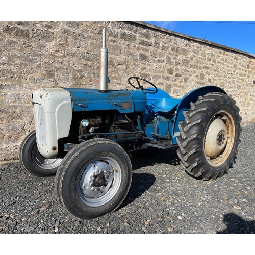 194 - Fordson Dexta tractor. Runs. 1959. Reg. 451 UXL. V5 supplied by County Garage, Carlisle