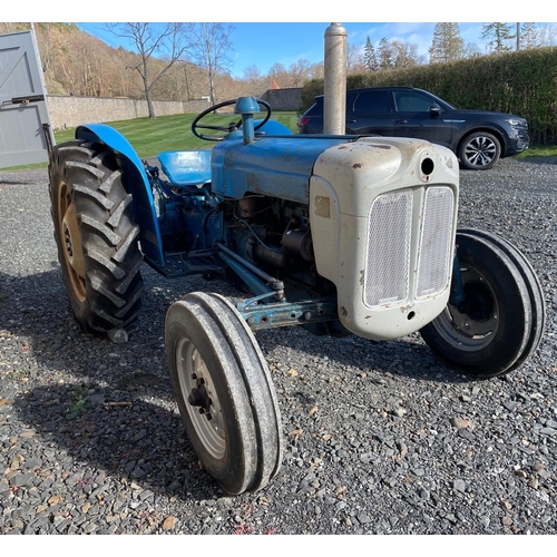 194 - Fordson Dexta tractor. Runs. 1959. Reg. 451 UXL. V5 supplied by County Garage, Carlisle