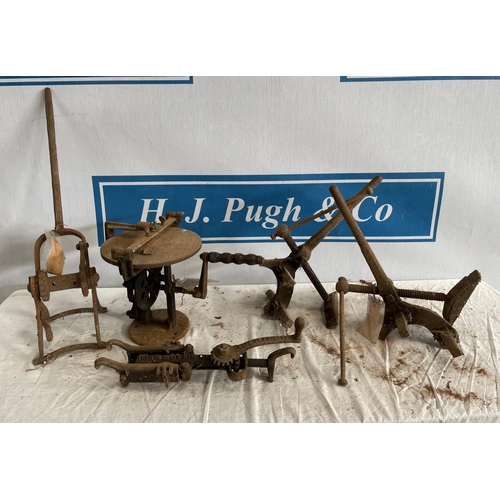 398 - Wire puller, sharpener and other early tools