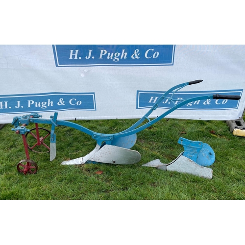 84 - Howard Bedford horse drawn bouter and interchangeable plough body