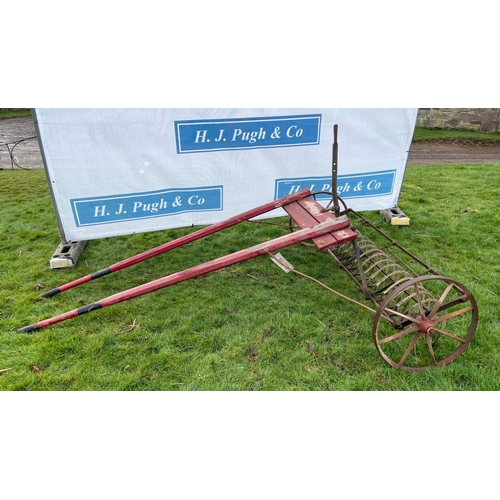 92 - Crofters horse drawn hay rake