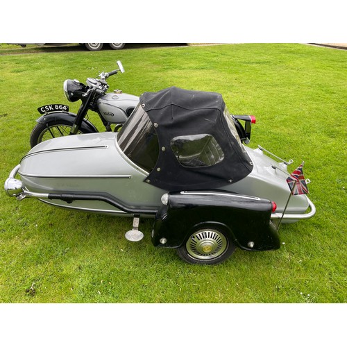 819 - Norton Model 7 motorcycle. 1952. 500cc. Twin cylinder plunger frame, complete with sidecar. Tax and ... 