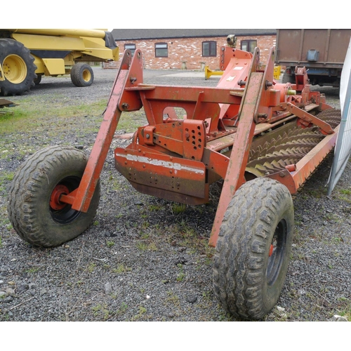 102 - Kuhn 4M power harrow and packer, transport kit