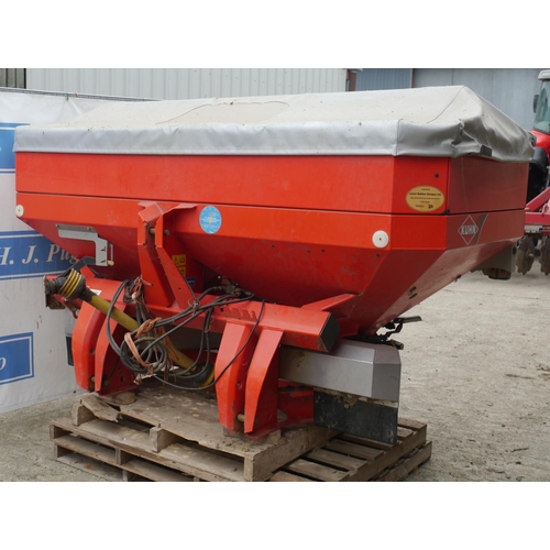 110 - Kuhn Axis 20.1 fertiliser spinner 24M. 2007.