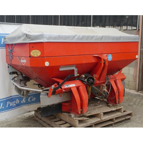 110 - Kuhn Axis 20.1 fertiliser spinner 24M. 2007.