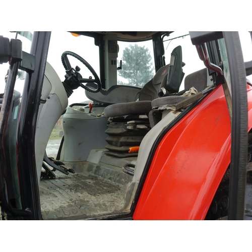 124 - Massey Ferguson 6480 Dyna 6 tractor. 4748hrs. Air con, pick up hitch. Front suspension, front weight... 