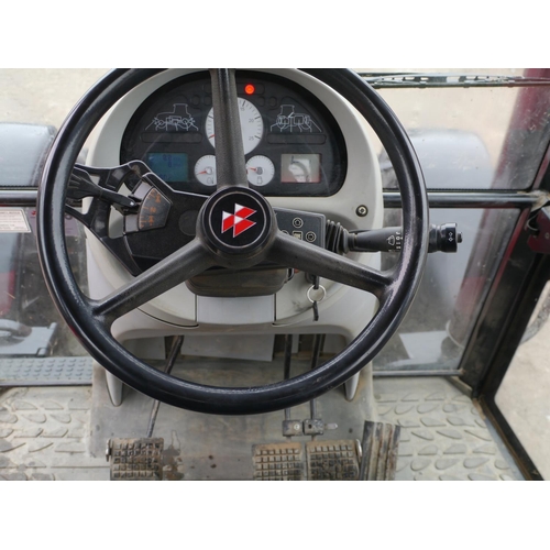 124 - Massey Ferguson 6480 Dyna 6 tractor. 4748hrs. Air con, pick up hitch. Front suspension, front weight... 