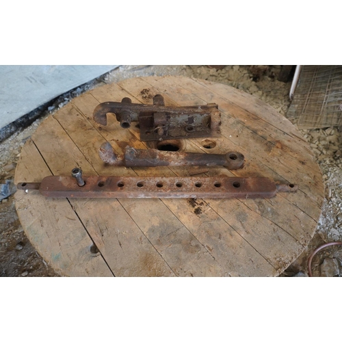 130 - Pick up hitch parts, 9 hole drawbar