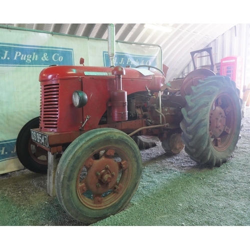 141 - David Brown 30D tractor. 1954. SN. OS 9547. V5