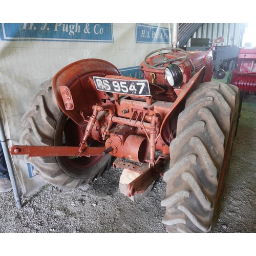 141 - David Brown 30D tractor. 1954. SN. OS 9547. V5