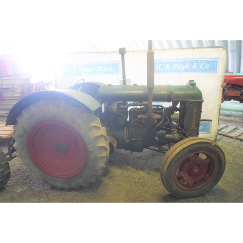 142 - Fordson standard N tractor. Petrol TVO, c1939. PTO.