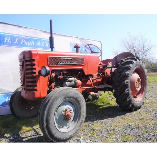 144 - International McCormick B275 tractor. 1958. SN. 2136. Runs. Reg. 402 XUW. V5