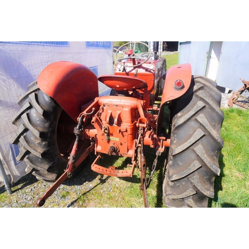 144 - International McCormick B275 tractor. 1958. SN. 2136. Runs. Reg. 402 XUW. V5