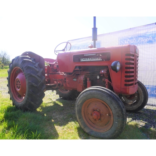 144 - International McCormick B275 tractor. 1958. SN. 2136. Runs. Reg. 402 XUW. V5