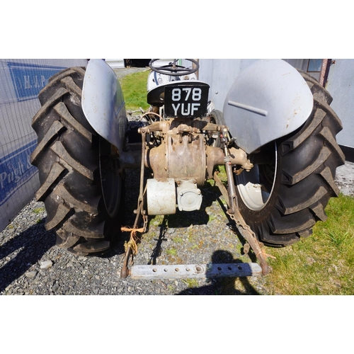 145 - Ferguson TEF tractor. Runs and drives, fitted with belt pulley, good rear tyres. SN. 509046. Reg. 87... 