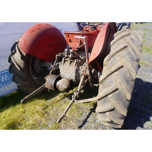 147 - Massey Ferguson 35 tractor. 3 cylinder. Runs and drives. Rear mounted belt pulley. SN. SNM175924