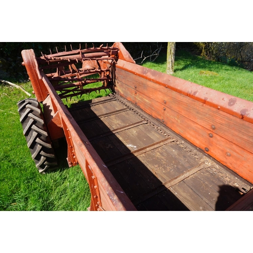 152 - Massey Ferguson 712 muck spreader. Badged. SN. P7473