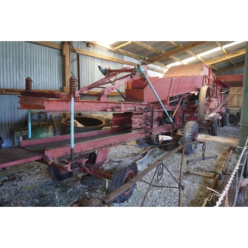 266 - Davis wire tying baler. 1920, working order