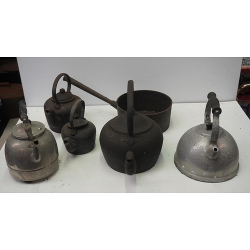 340 - Cast iron and other kettles