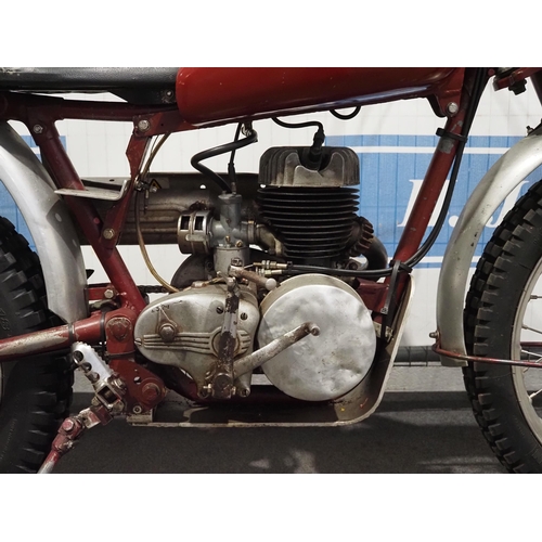 725 - James Commando trials motorcycle. 197cc. 1956. Engine turns over. Reg. RSY 345. V5