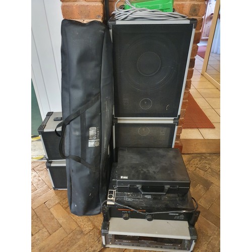 125B - Sound Dynamics portable PA system with mic