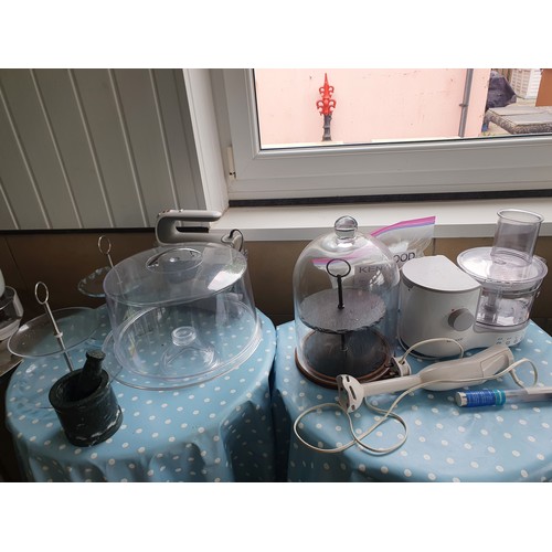 162A - Le Cruset woks, fondue party set etc