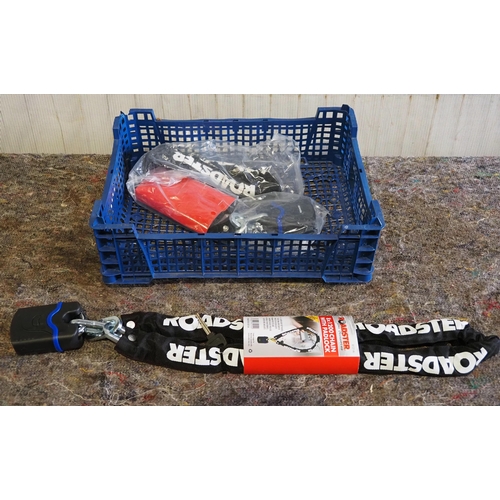 752 - 3- 1200mm Security chains and padlocks