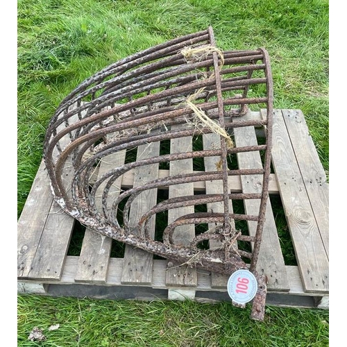 106 - Wall hay racks