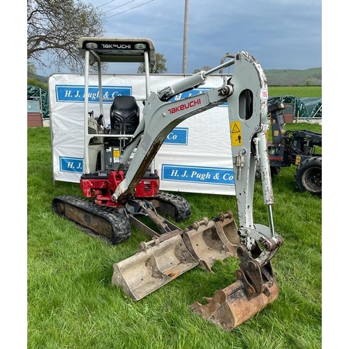 186 - Takeuchi 1.7tonne mini digger. 2015. 3134hrs with expanding carriage with spare buckets in good work... 